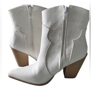 Woman’s White Faux Leather Cowboy Boots - Size 8.5 - Fashion Nova -4” heel